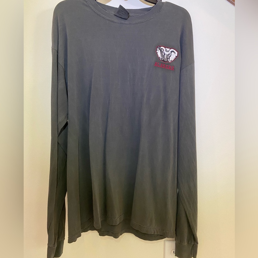 Long sleeve comfort colors with custom Alabama logo embroidered. Never worn